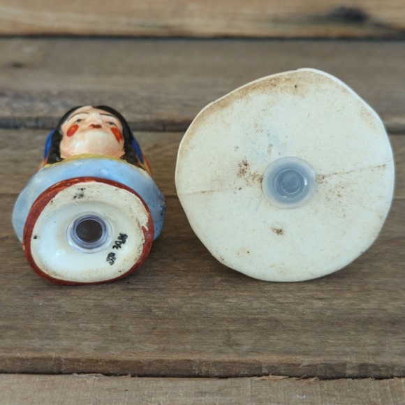 Vintage 1950s Indian Chief and Teepee Ceramic Salt and Pepper Shakers - Picture 9 of 11